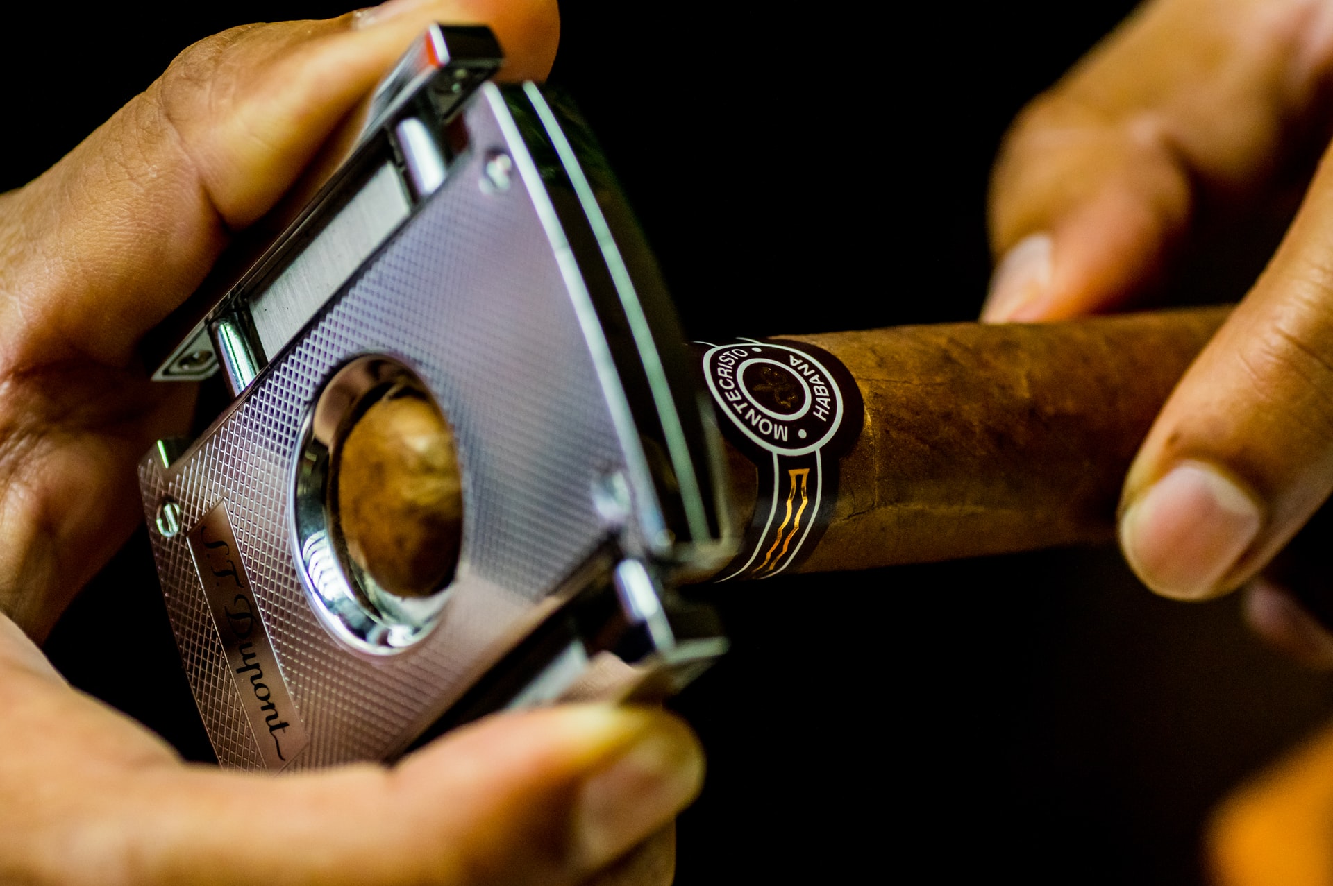 A Beginner Guide to Buying Cigars