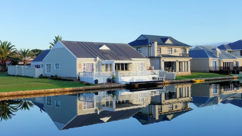 What You Need to Consider When Living in a Lake House