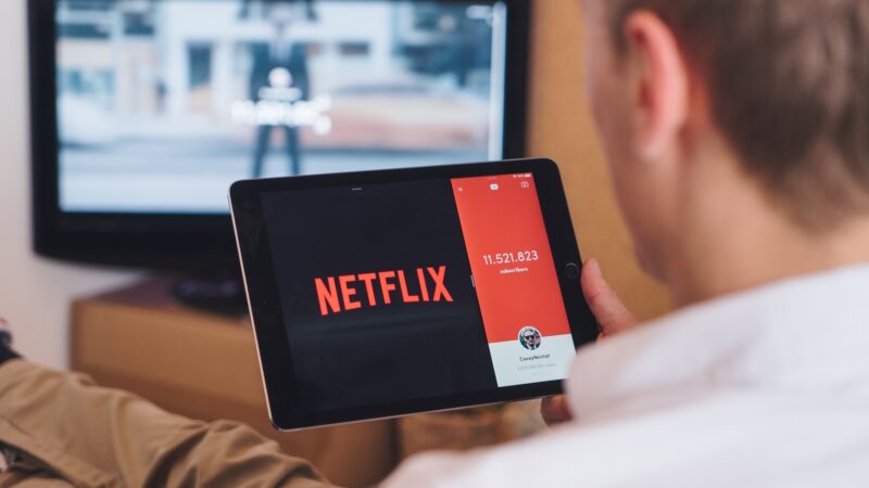 How to download the latest movies on Netflix for free?