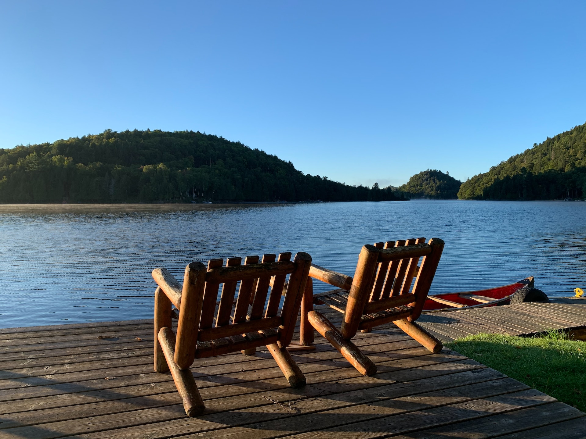 How to Choose the Right Deck Material for Your Waterfront Property