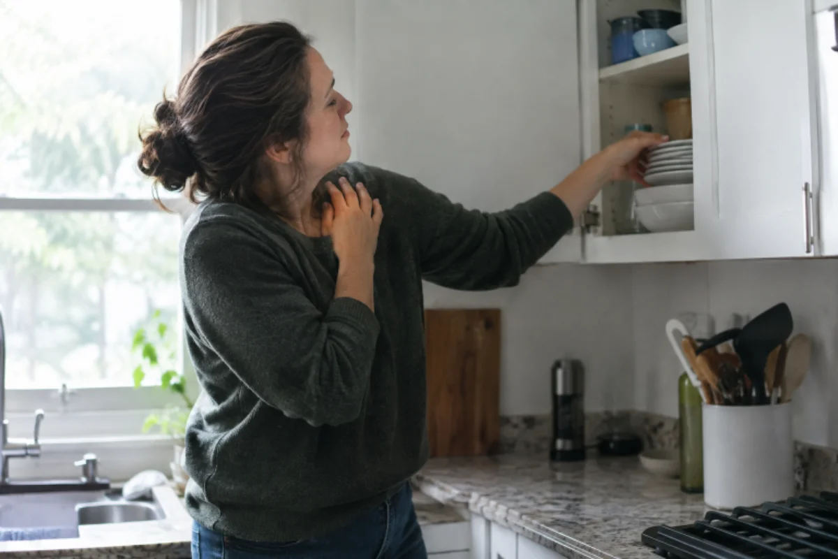 Shoulder Pain That Lingers: What Symptoms Mean and When to Seek Care